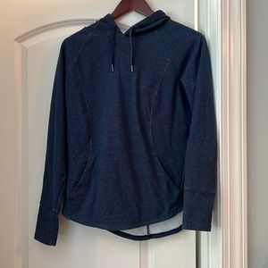 Blue fitted sweatshirt
